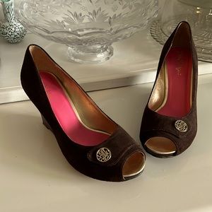 Like new Lilly Pulitzer brown suede wedge with peep toe size 7 1/2